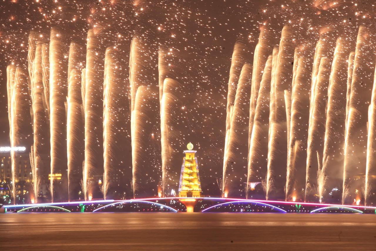 Mãn nhãn màn bắn pháo hoa nhân dịp Giỗ Tổ Hùng Vương