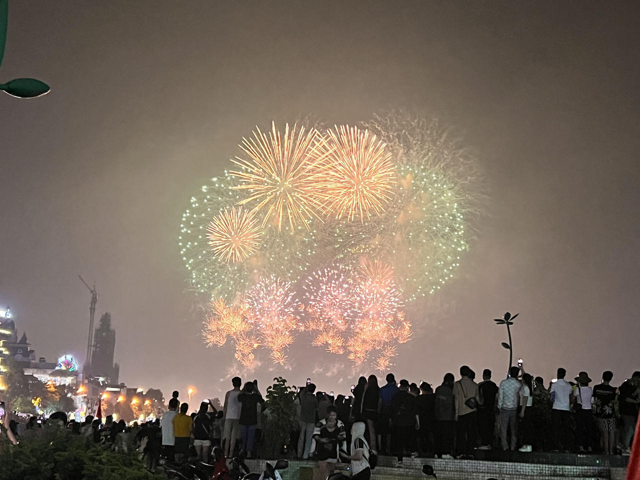 Mãn nhãn màn bắn pháo hoa nhân dịp Giỗ Tổ Hùng Vương