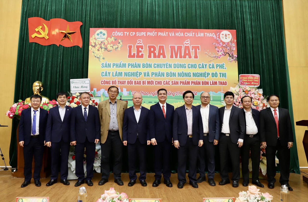 Supe Lâm Thao tự tin với sản phẩm mới trợ lực cho cây cà phê Tây Nguyên