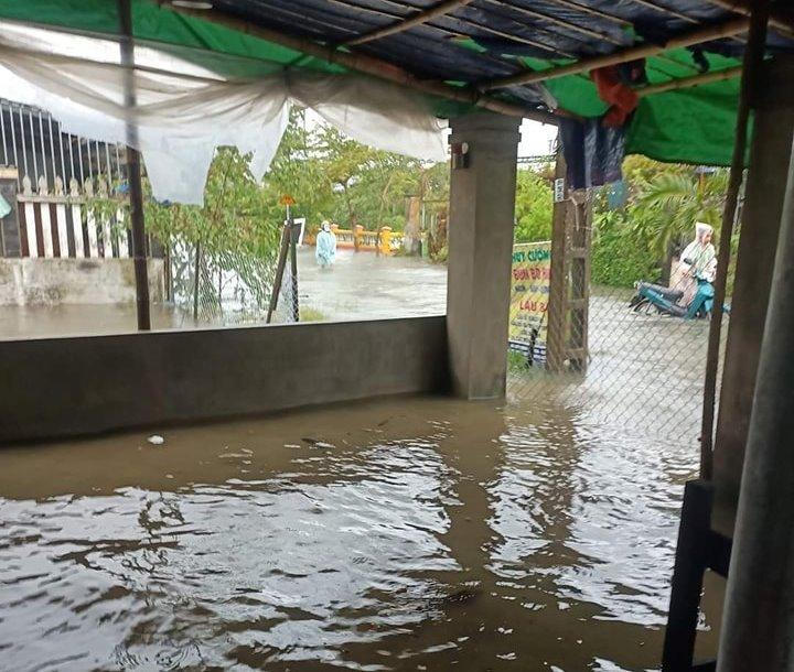 Mưa lớn kéo dài, thủy điện xả lũ khiến nhiều địa phương ở Quảng Nam bị ngập sâu