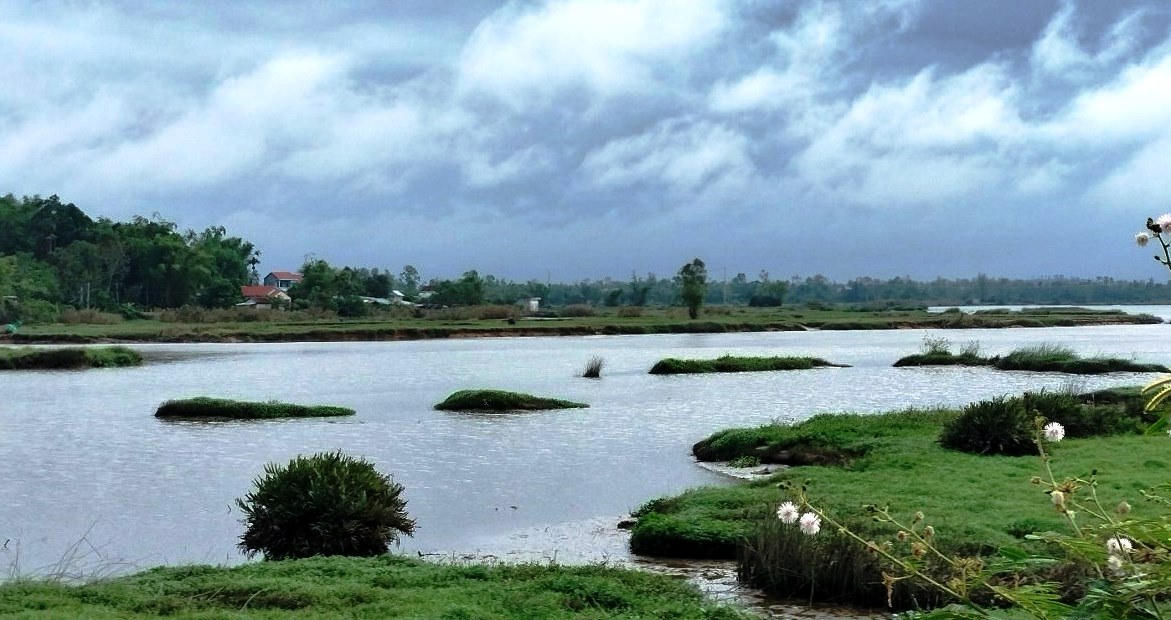 Lao xuống nước cứu bạn, thiếu niên 16 tuổi tử vong