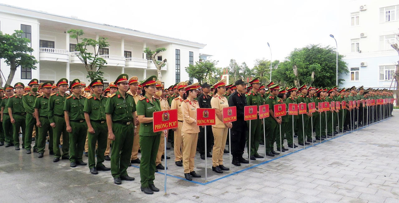 Công an loạt tỉnh, thành ra quân bảo đảm an ninh trật tự dịp Tết Quý Mão 2023