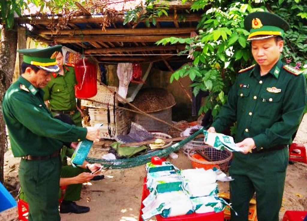 Quảng Nam: 20 gói tinh thể màu trắng trôi dạt trên biển là ma tuý đá tổng hợp