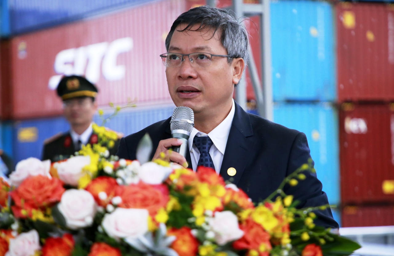 Hàng trăm người diễn tập chữa cháy tại cảng biển Chu Lai