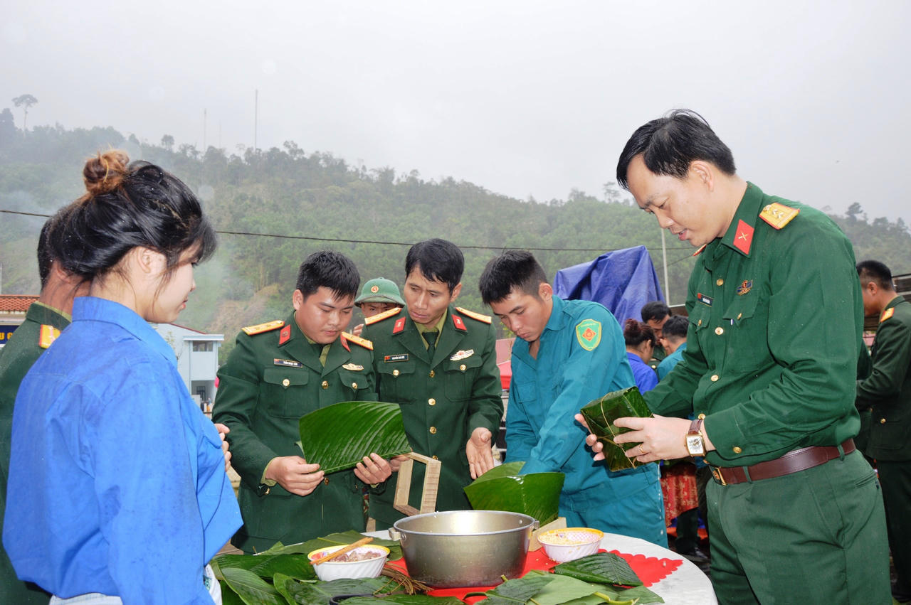 Xuân đoàn kết- Tết thắm tình quân dân về với vùng cao Trà Leng