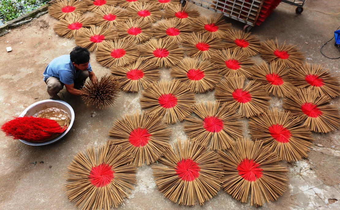 Hình ảnh tất bật ngày cuối năm ở làng hương cổ xứ Quảng