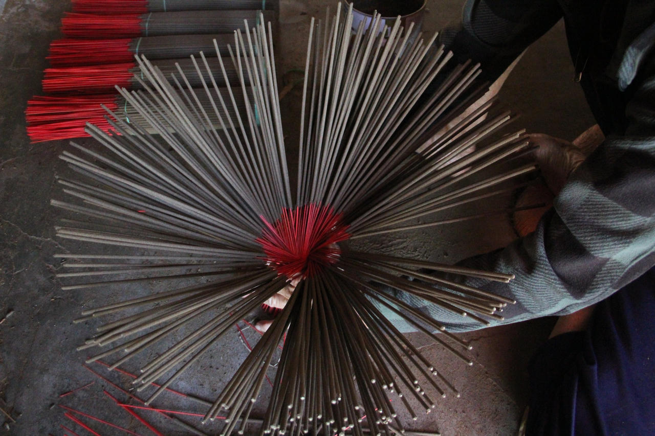 Hình ảnh tất bật ngày cuối năm ở làng hương cổ xứ Quảng