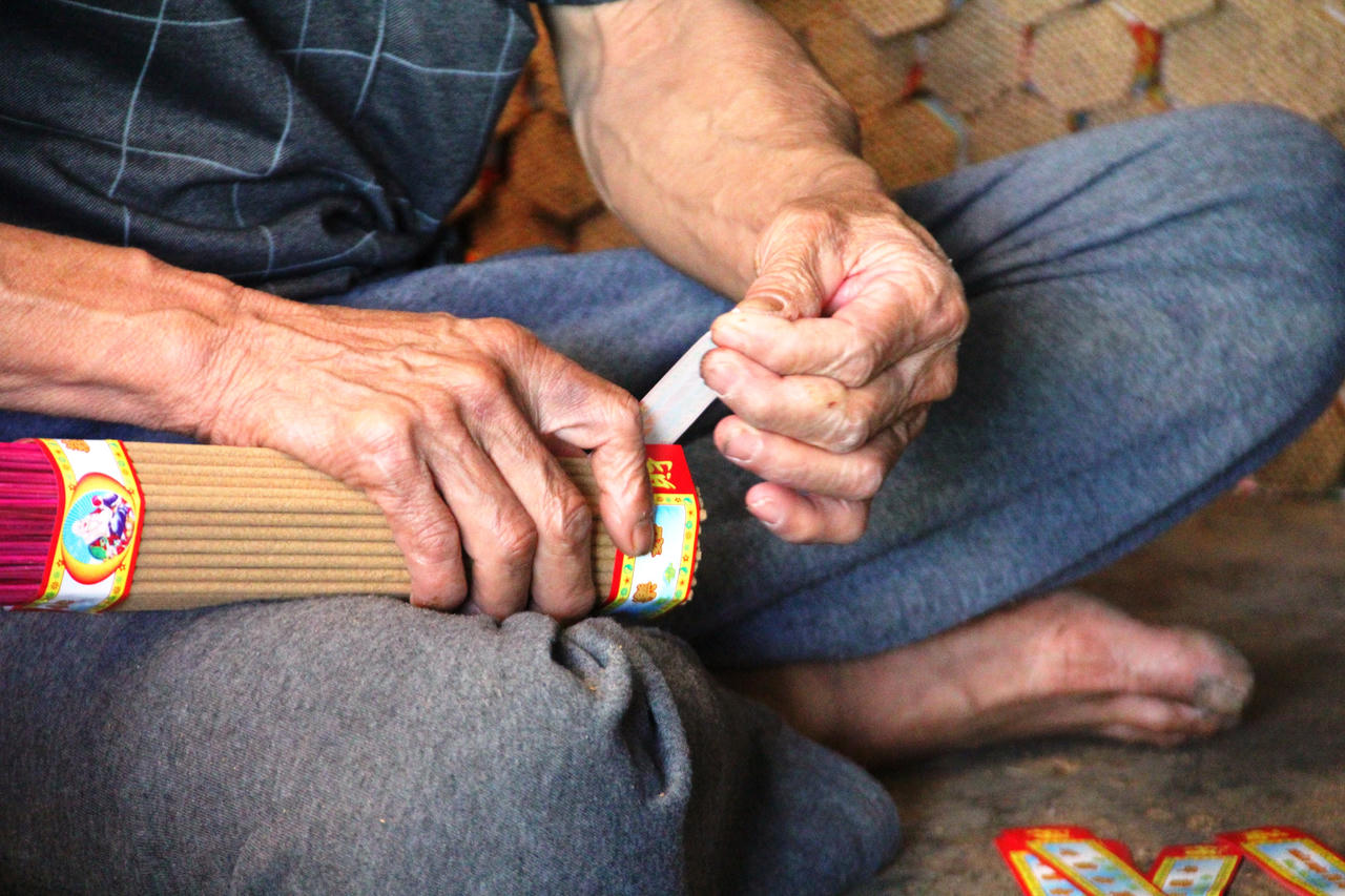 Hình ảnh tất bật ngày cuối năm ở làng hương cổ xứ Quảng