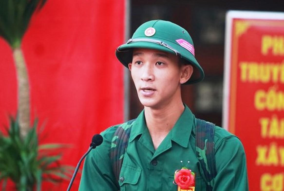 Hàng ngàn thanh niên các tỉnh miền Trung nô nức lên đường tòng quân