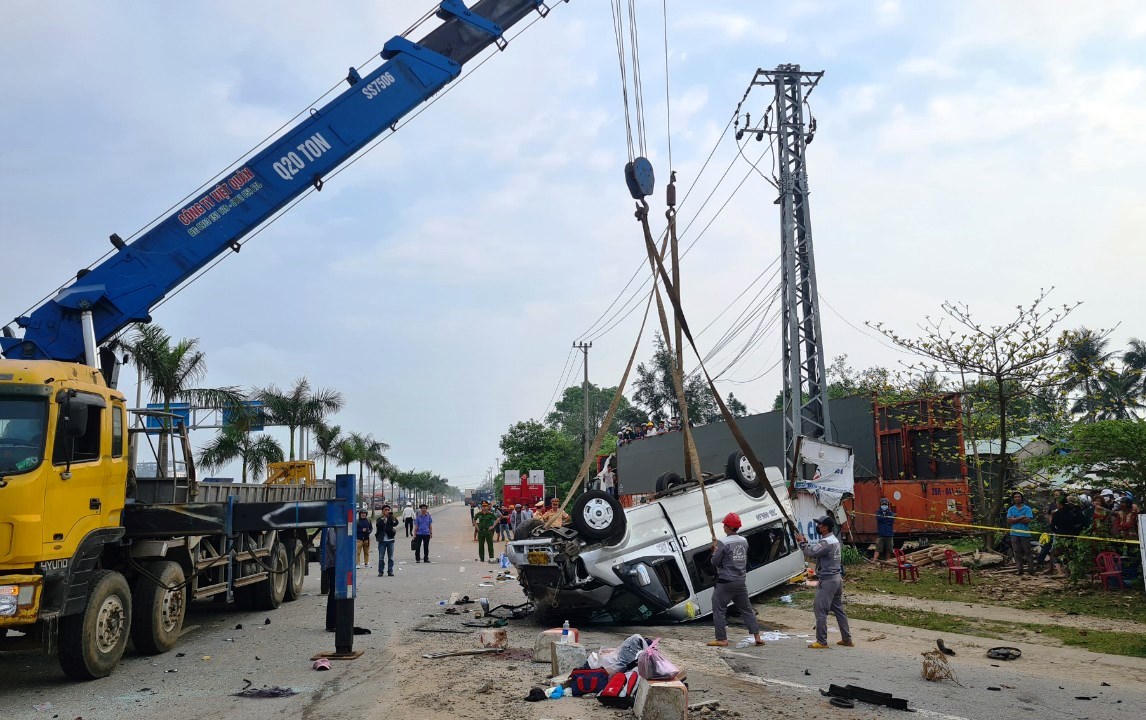 Nhân chứng, nạn nhân kể lại giây phút kinh hoàng vụ TNGT 8 người chết