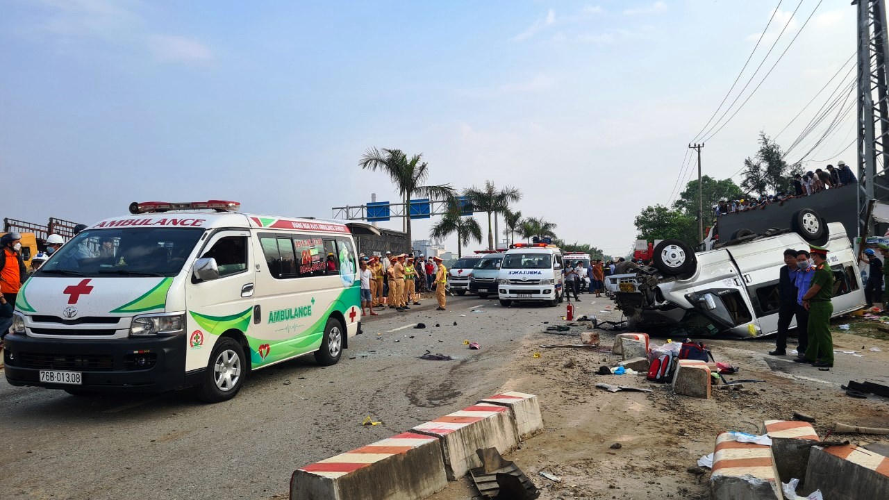 Nhân chứng, nạn nhân kể lại giây phút kinh hoàng vụ TNGT 8 người chết