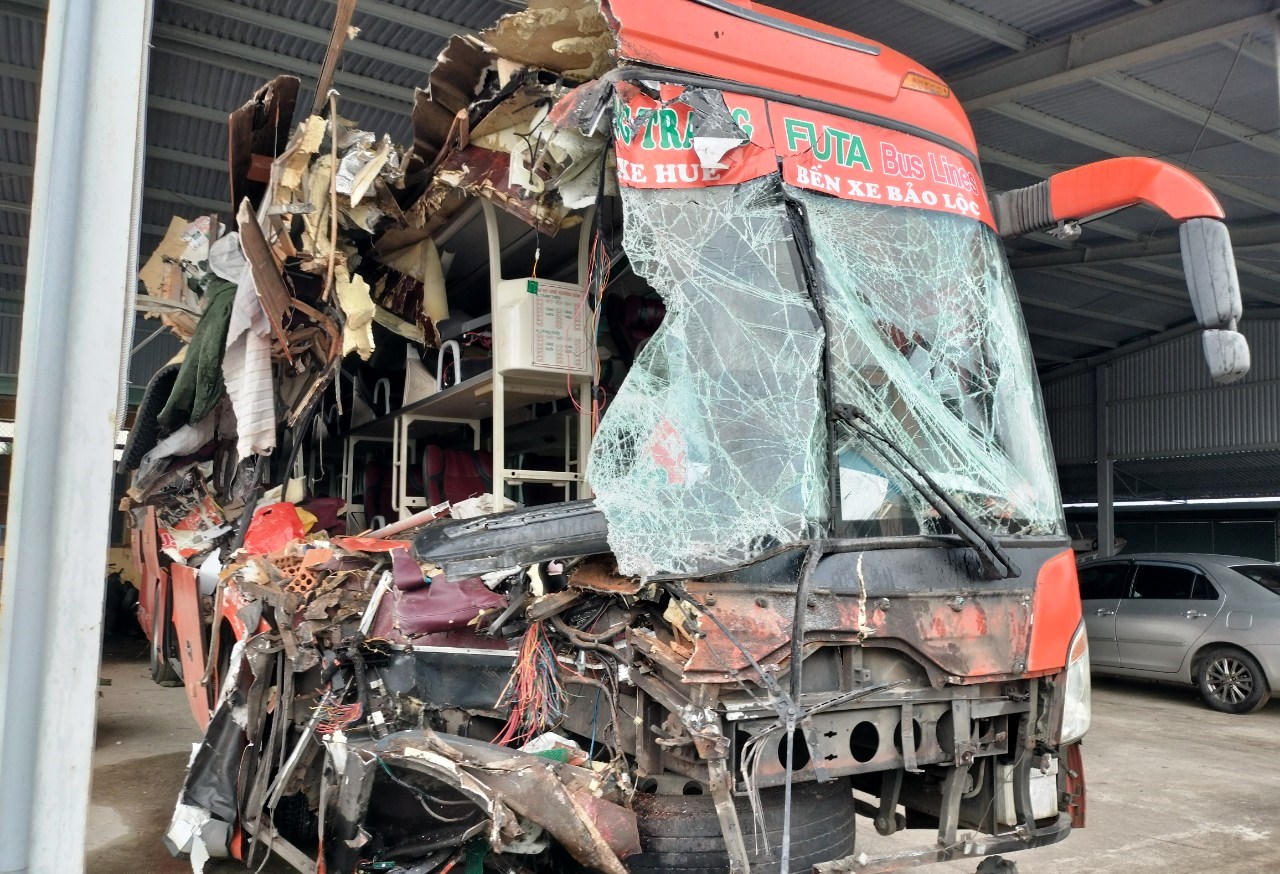 Tài xế xe khách thiếu quan sát gây tai nạn làm 3 người chết ở Quảng Nam