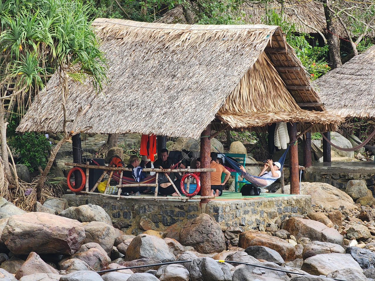 Xử phạt và yêu cầu tháo dỡ công trình trái phép trên bán đảo Sơn Trà