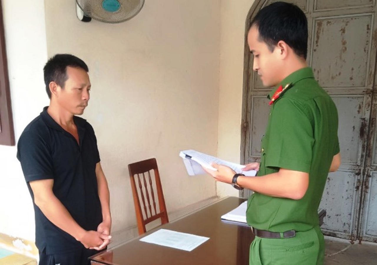 Khởi tố, bắt tạm giam người đàn ông đánh gãy 2 tay shipper