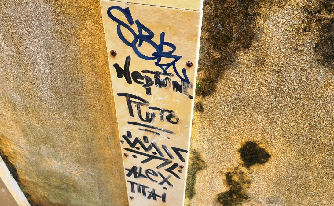 Tường vàng phố cổ Hội An nhem nhuốc vì bị vẽ bậy