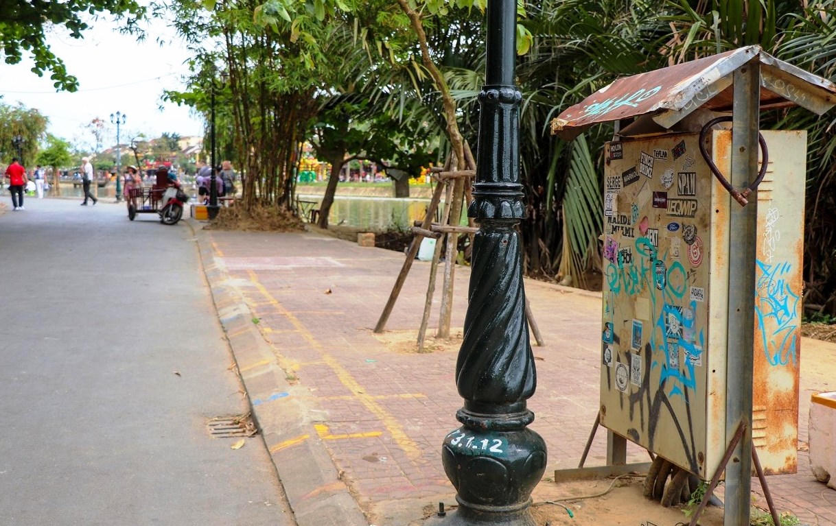 Tường vàng phố cổ Hội An nhem nhuốc vì bị vẽ bậy