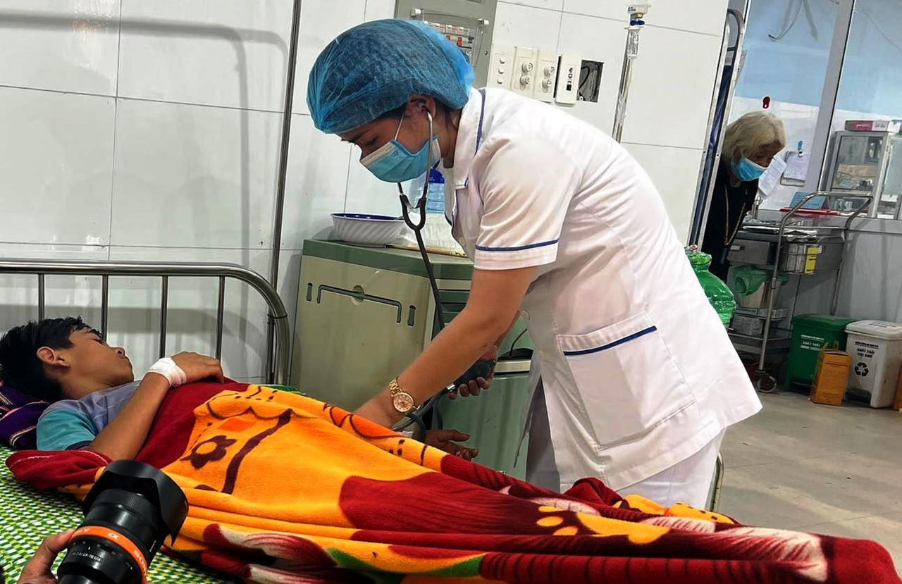 Thêm 2 người ngộ độc sau khi ăn cá ủ chua