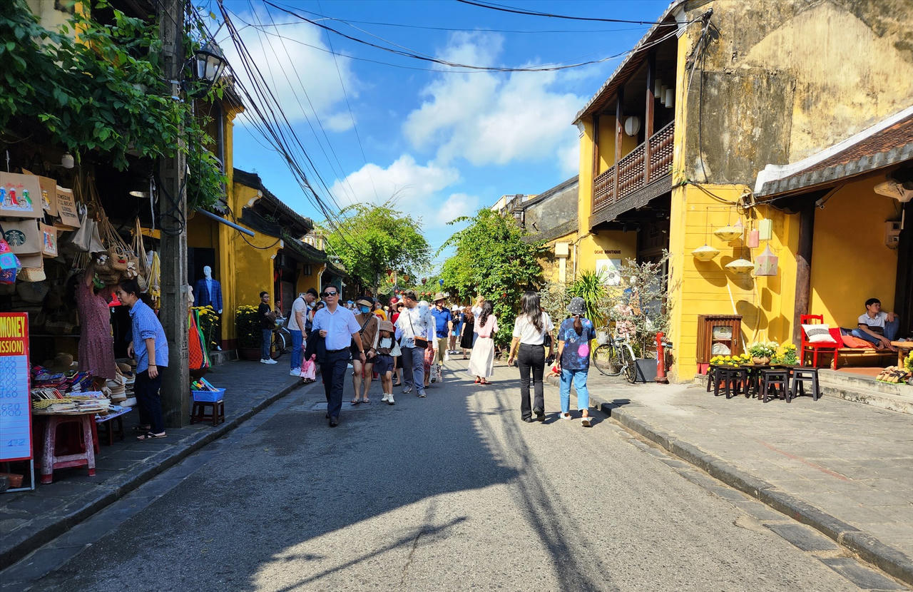 Yêu cầu du khách mua vé tham quan phố cổ Hội An: Cục Di sản yêu cầu địa phương báo cáo