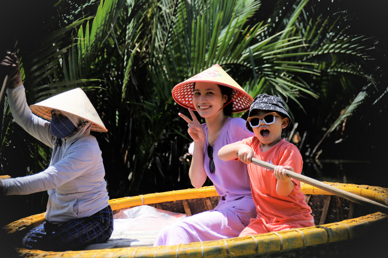 Trải nghiệm lắc thúng ở rừng dừa Bảy Mẫu