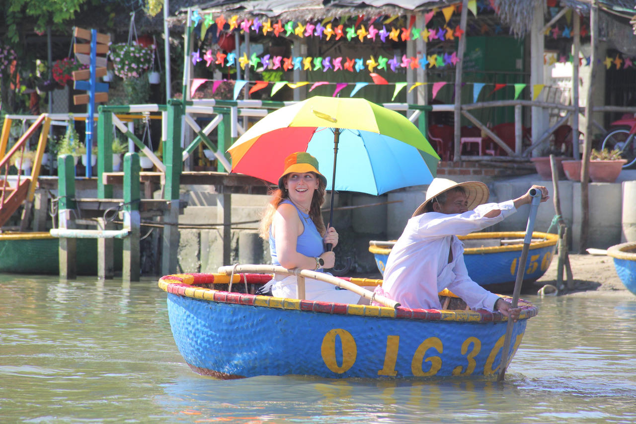 Trải nghiệm lắc thúng ở rừng dừa Bảy Mẫu