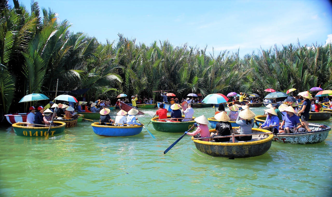 Trải nghiệm lắc thúng ở rừng dừa Bảy Mẫu