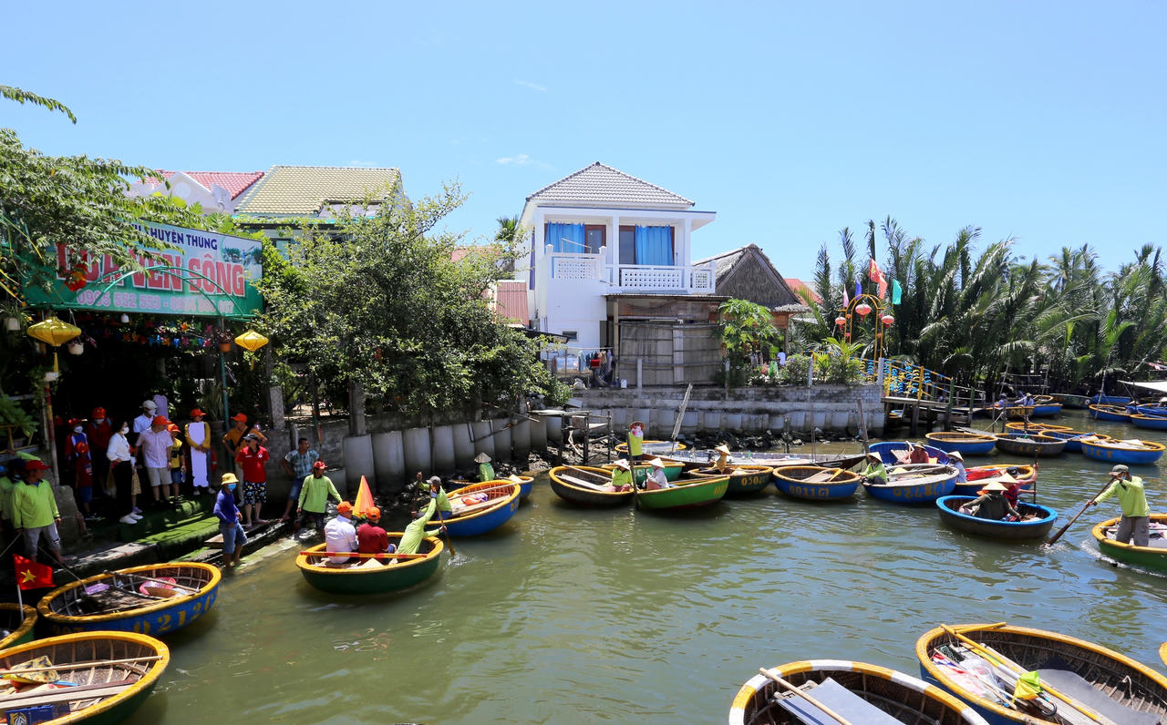 Trải nghiệm lắc thúng ở rừng dừa Bảy Mẫu