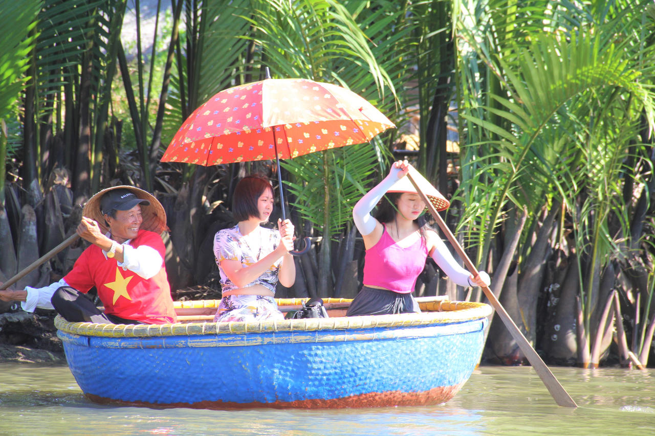 Trải nghiệm lắc thúng ở rừng dừa Bảy Mẫu