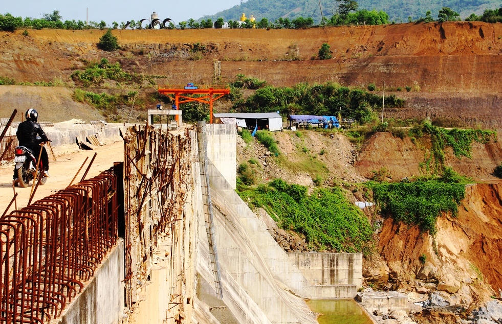 TAND Quảng Nam xét xử vụ giám đốc mua bán, tàng trữ, sử dụng vật liệu nổ