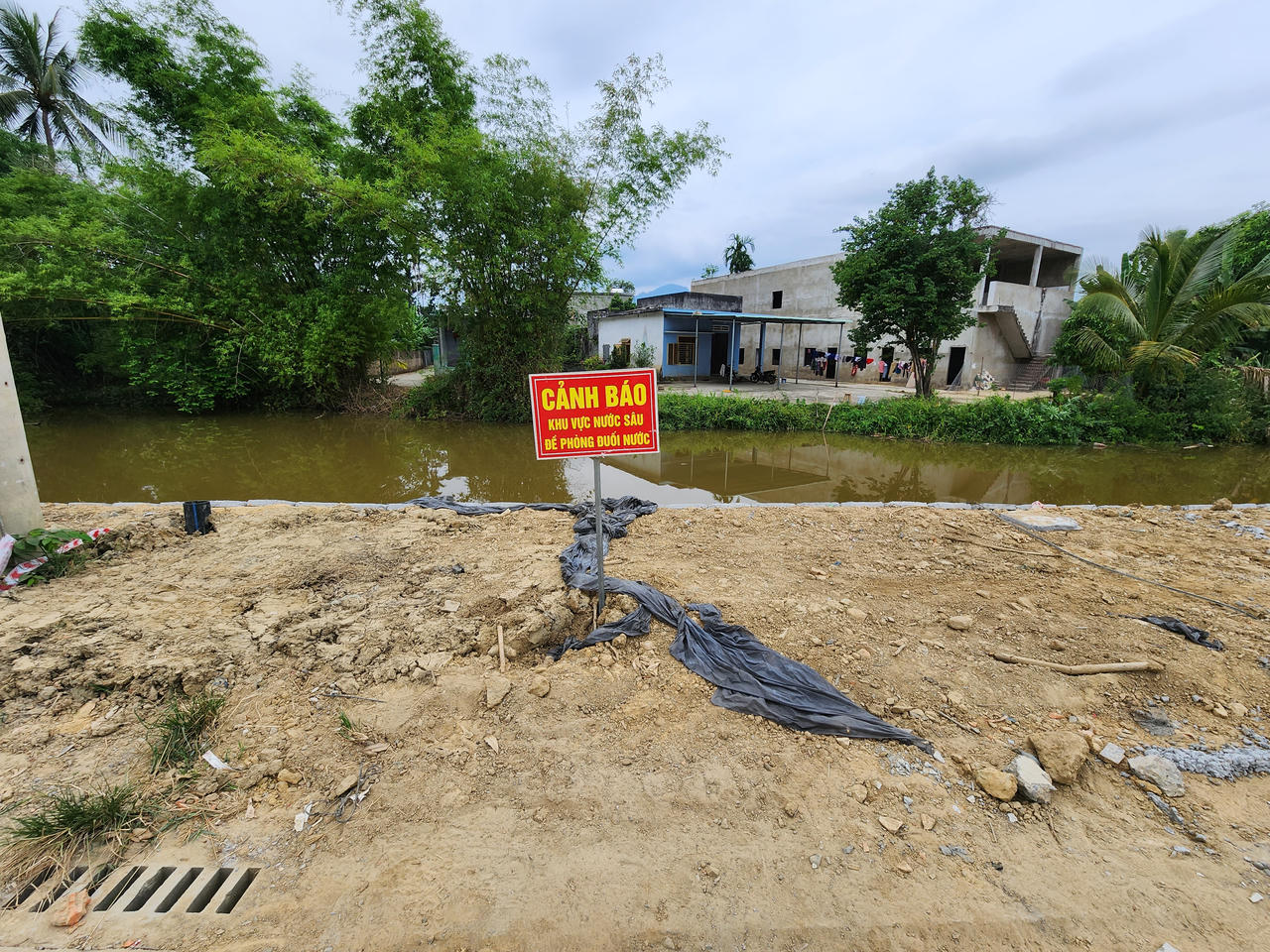 Người dân Đà Nẵng khổ sở với tuyến đường 700 tỷ làm mãi chưa xong