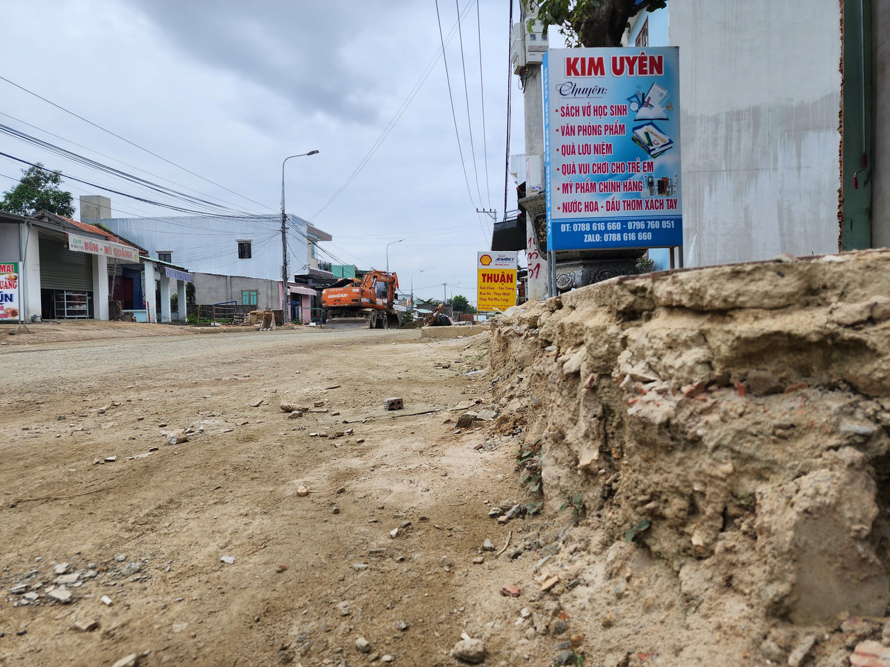 Người dân Đà Nẵng khổ sở với tuyến đường 700 tỷ làm mãi chưa xong