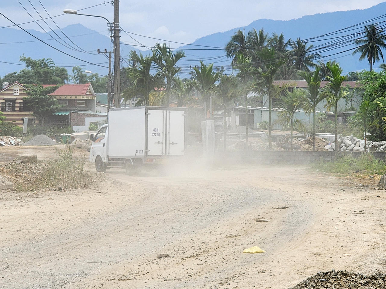 Người dân Đà Nẵng khổ sở với tuyến đường 700 tỷ làm mãi chưa xong