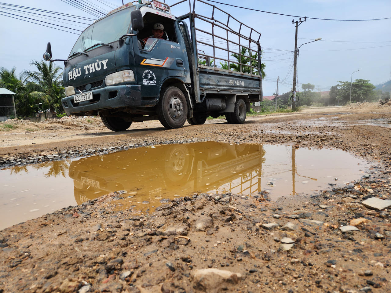 Người dân Đà Nẵng khổ sở với tuyến đường 700 tỷ làm mãi chưa xong