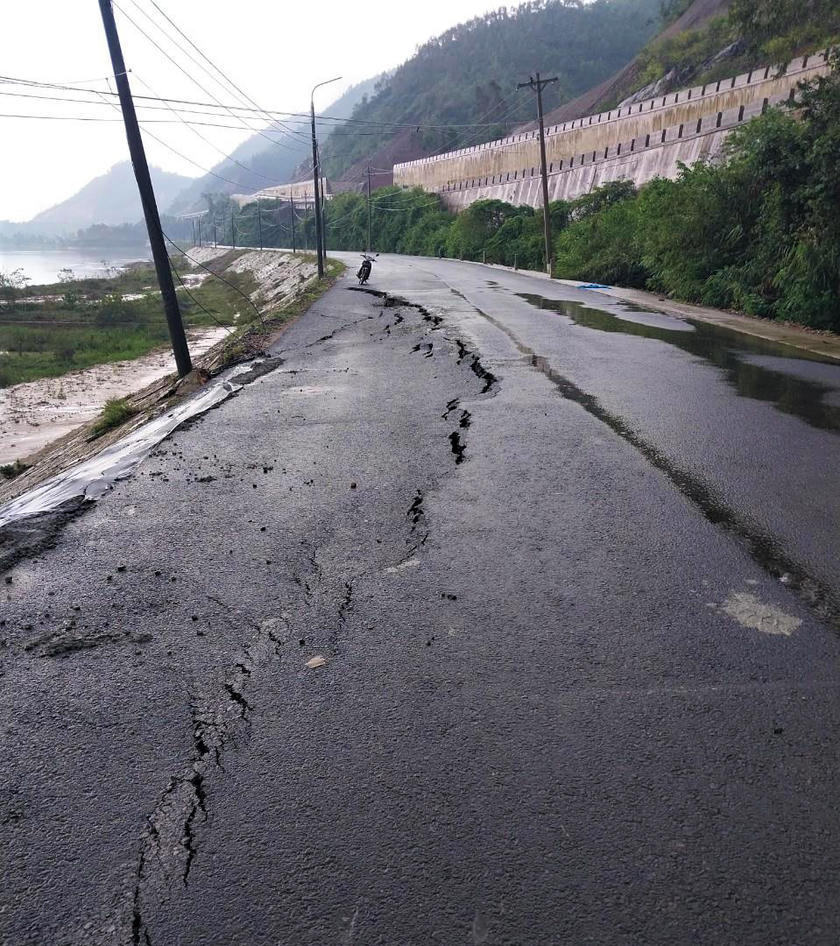 Người dân Đà Nẵng khổ sở với tuyến đường 700 tỷ làm mãi chưa xong