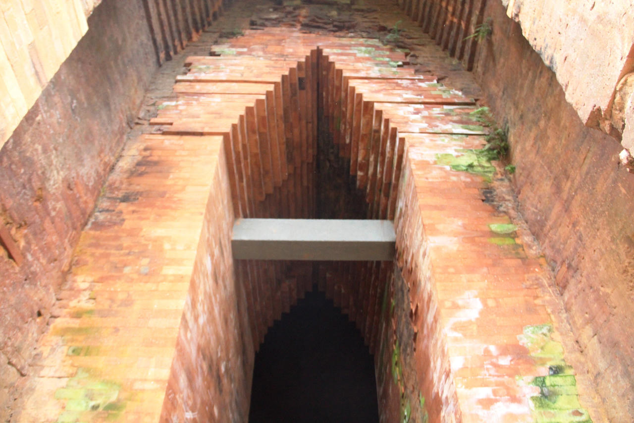 Trùng tu chưa đến nửa năm, cụm tháp Chăm Khương Mỹ đã bị muối hoá