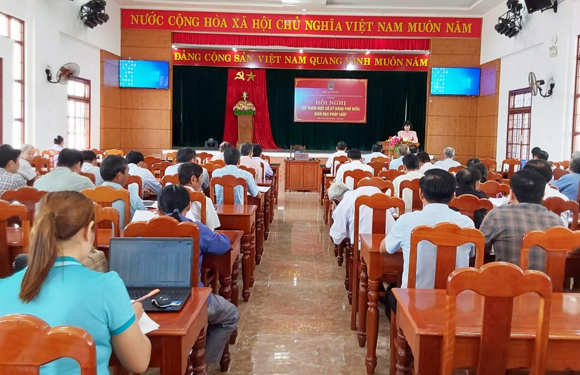 Tập huấn phổ biến giáo dục pháp luật ở huyện miền núi Quảng Nam