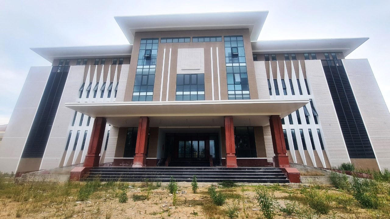 Tìm nhà thầu mới hoàn thiện công trình trụ sở huyện hơn 50 tỷ ở Quảng Nam