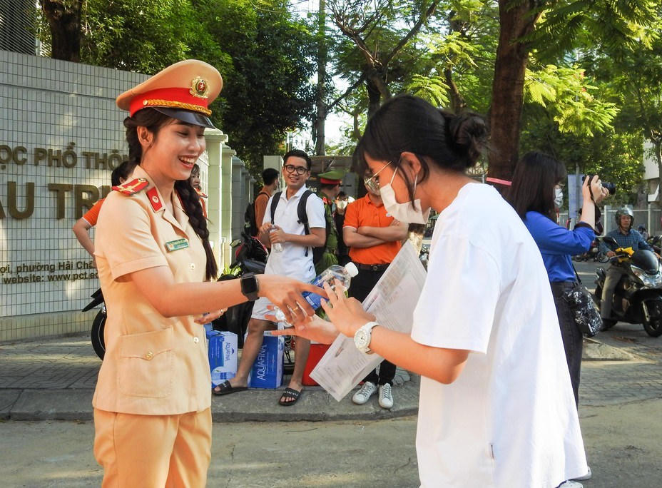 Hàng chục nghìn sĩ tử miền Trung 'vượt vũ môn'