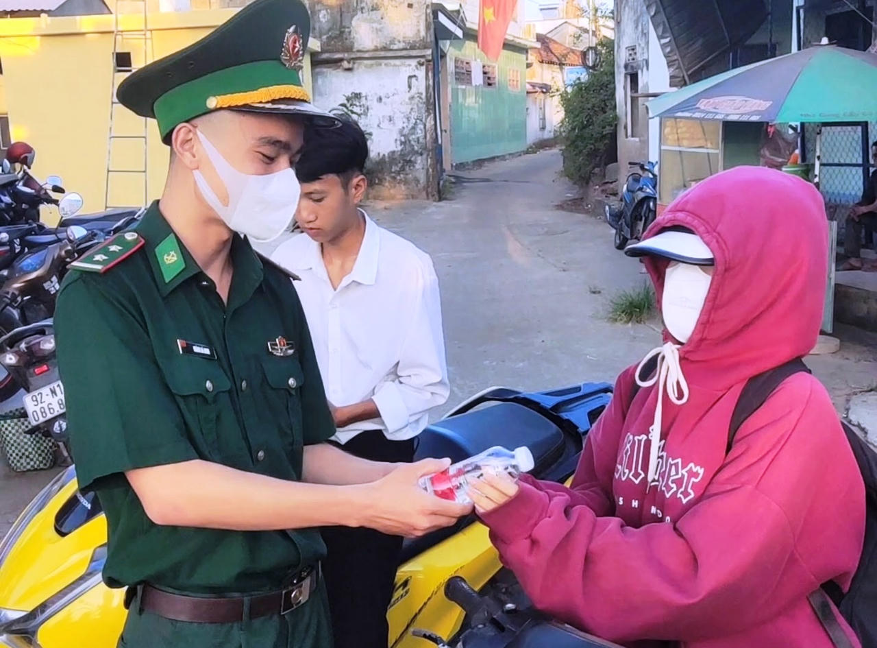 Quảng Nam: Chiến sĩ biên phòng lần đầu đồng hành cùng sĩ tử “vượt vũ môn”