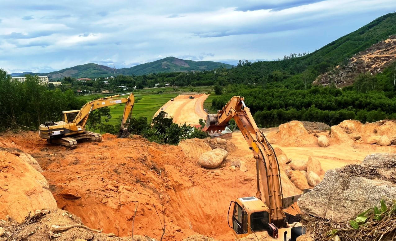 Quảng Nam ra 'tối hậu thư' về giải phóng mặt bằng dự án QL 14E