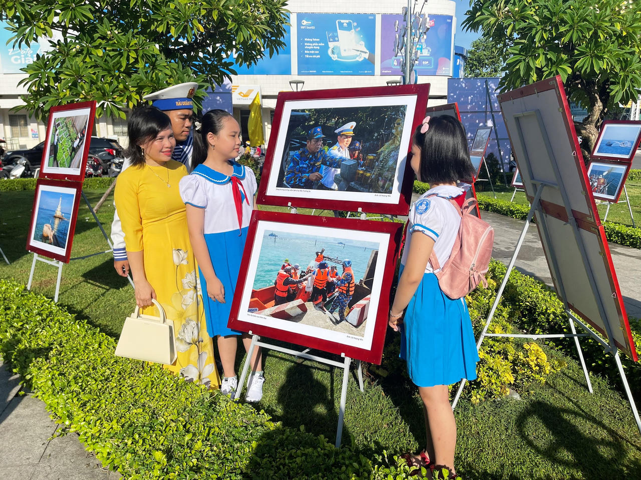 Triển lãm ảnh 'Hoàng Sa - Trường Sa trong lòng Quảng Ngãi'