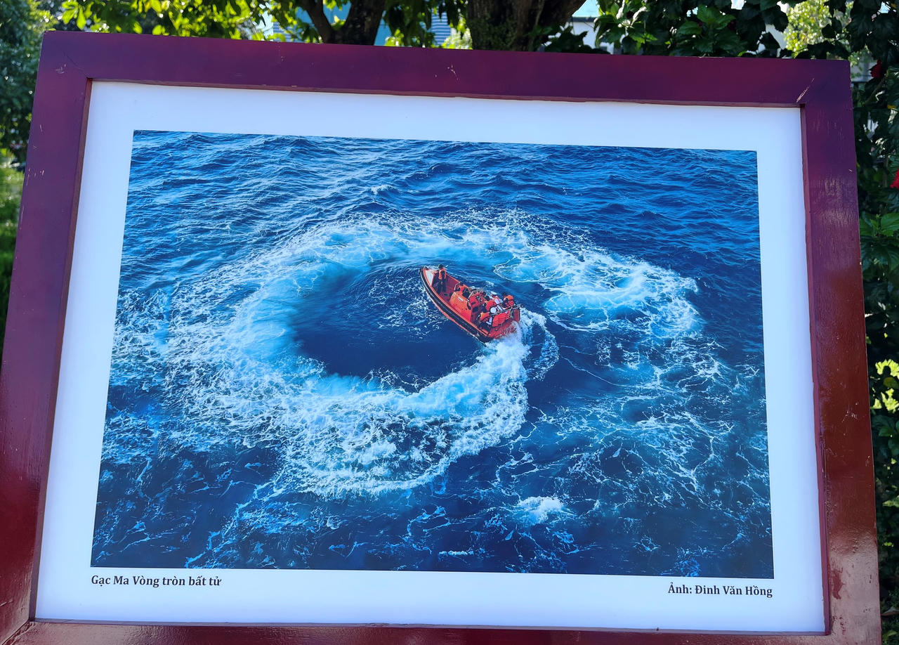 Triển lãm ảnh 'Hoàng Sa - Trường Sa trong lòng Quảng Ngãi'