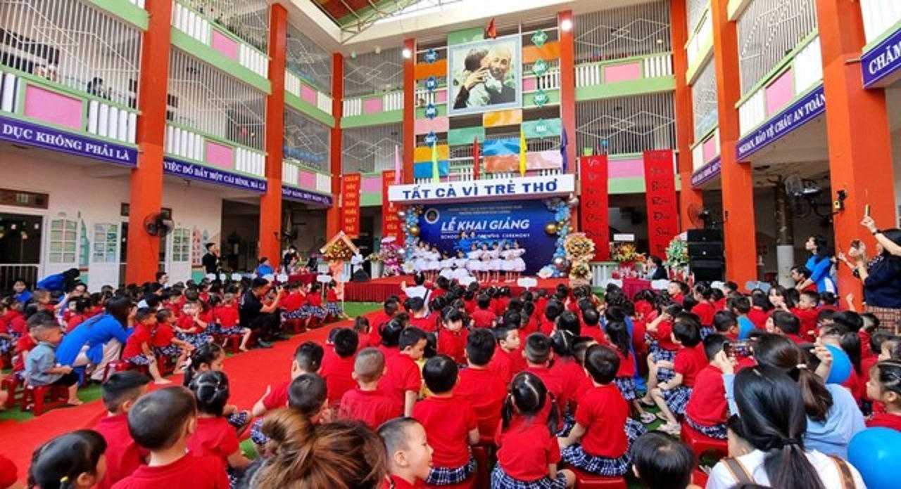 Tưng bừng khai giảng năm học mới trên mọi miền đất nước