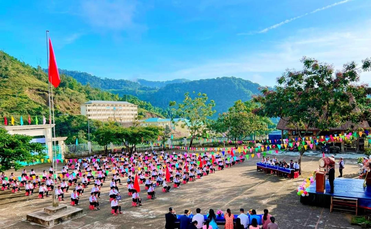 Tưng bừng khai giảng năm học mới trên mọi miền đất nước