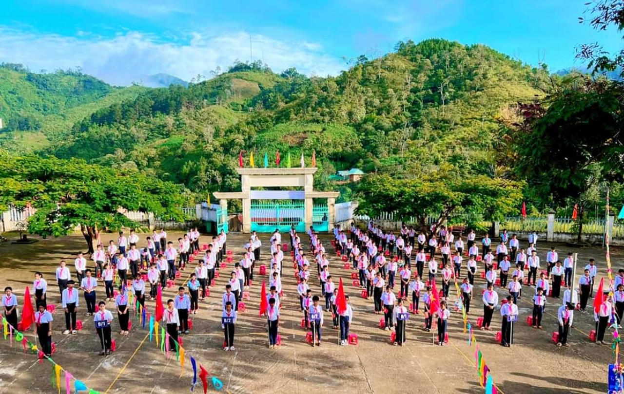 Tưng bừng khai giảng năm học mới trên mọi miền đất nước