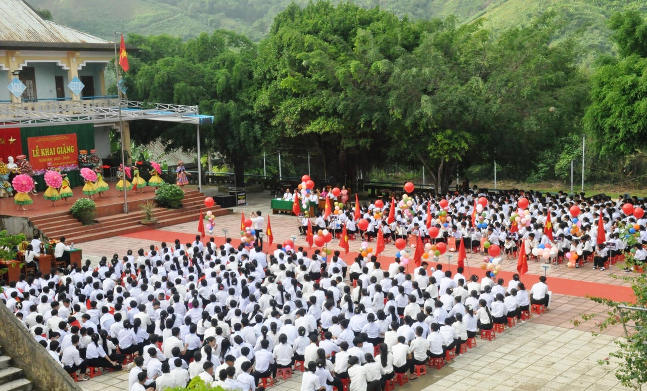 Tưng bừng khai giảng năm học mới trên mọi miền đất nước