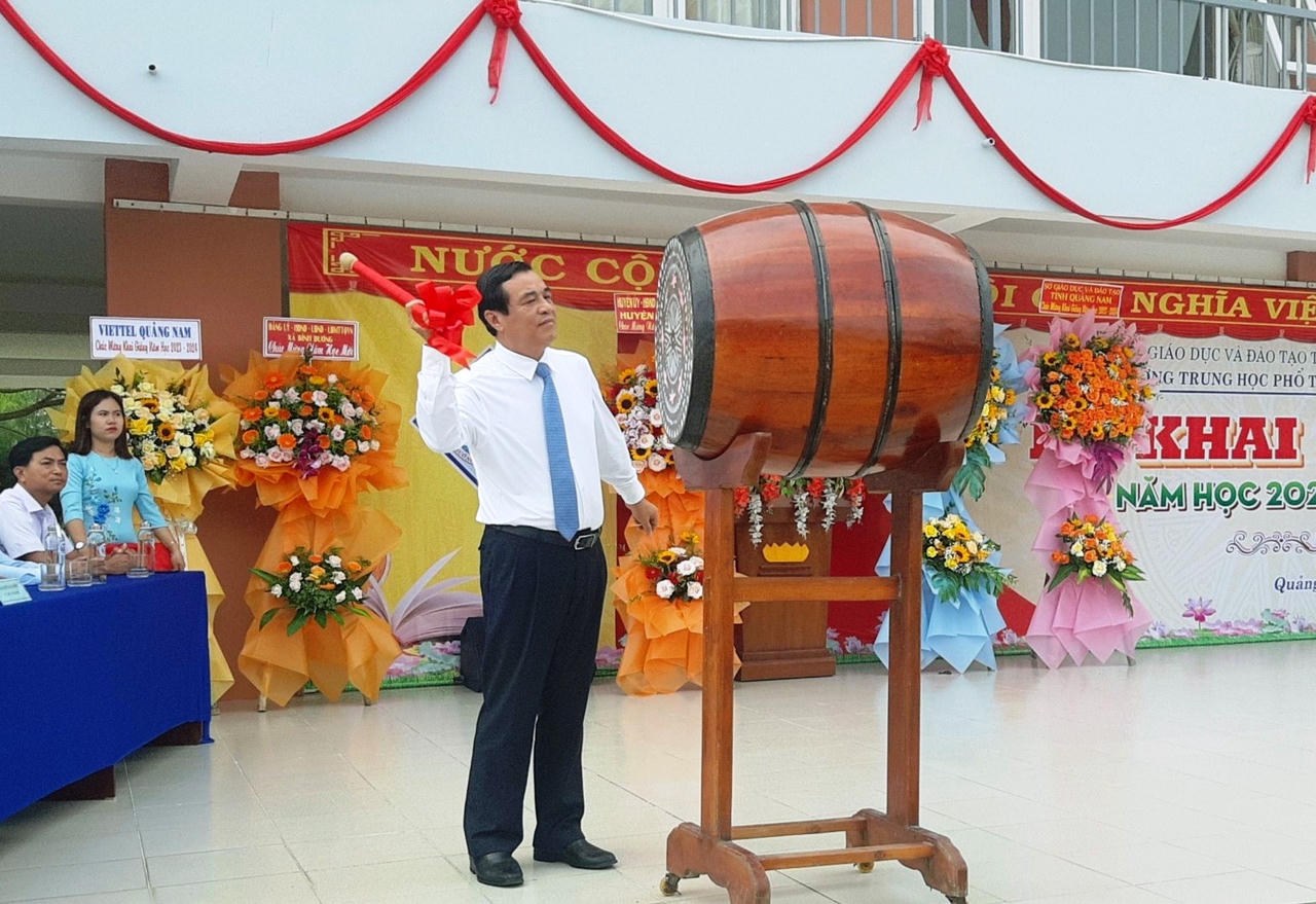 Tưng bừng khai giảng năm học mới trên mọi miền đất nước