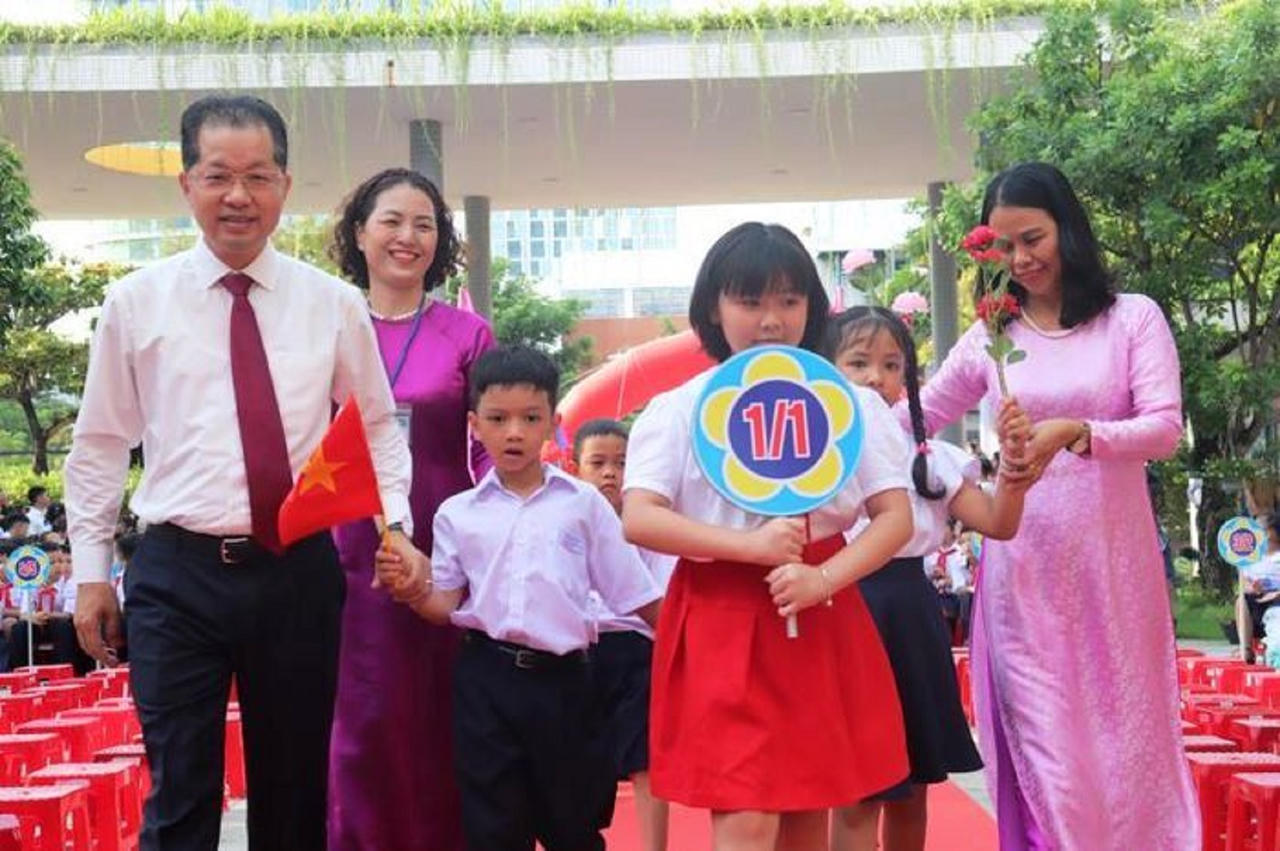 Tưng bừng khai giảng năm học mới trên mọi miền đất nước