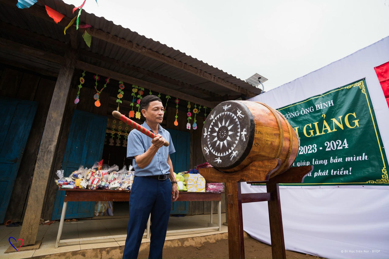 Tưng bừng khai giảng năm học mới trên mọi miền đất nước