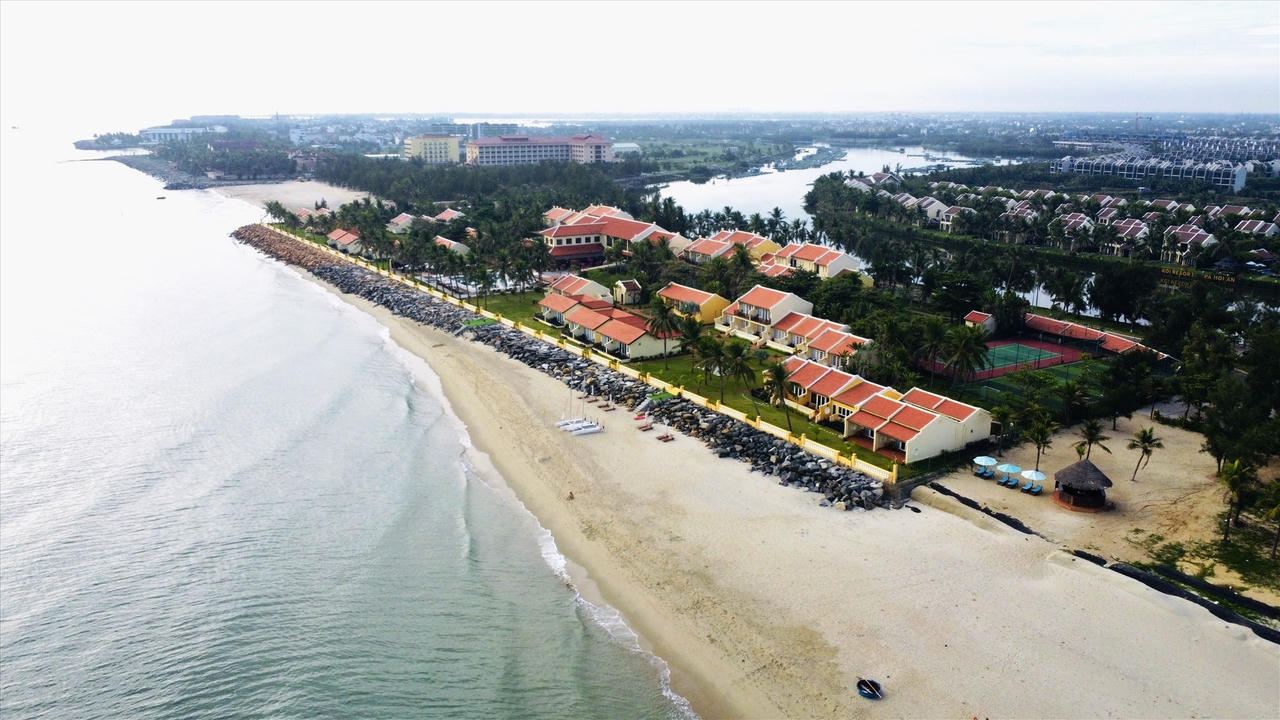 Tìm giải pháp để bảo vệ bền vững bờ biển Hội An