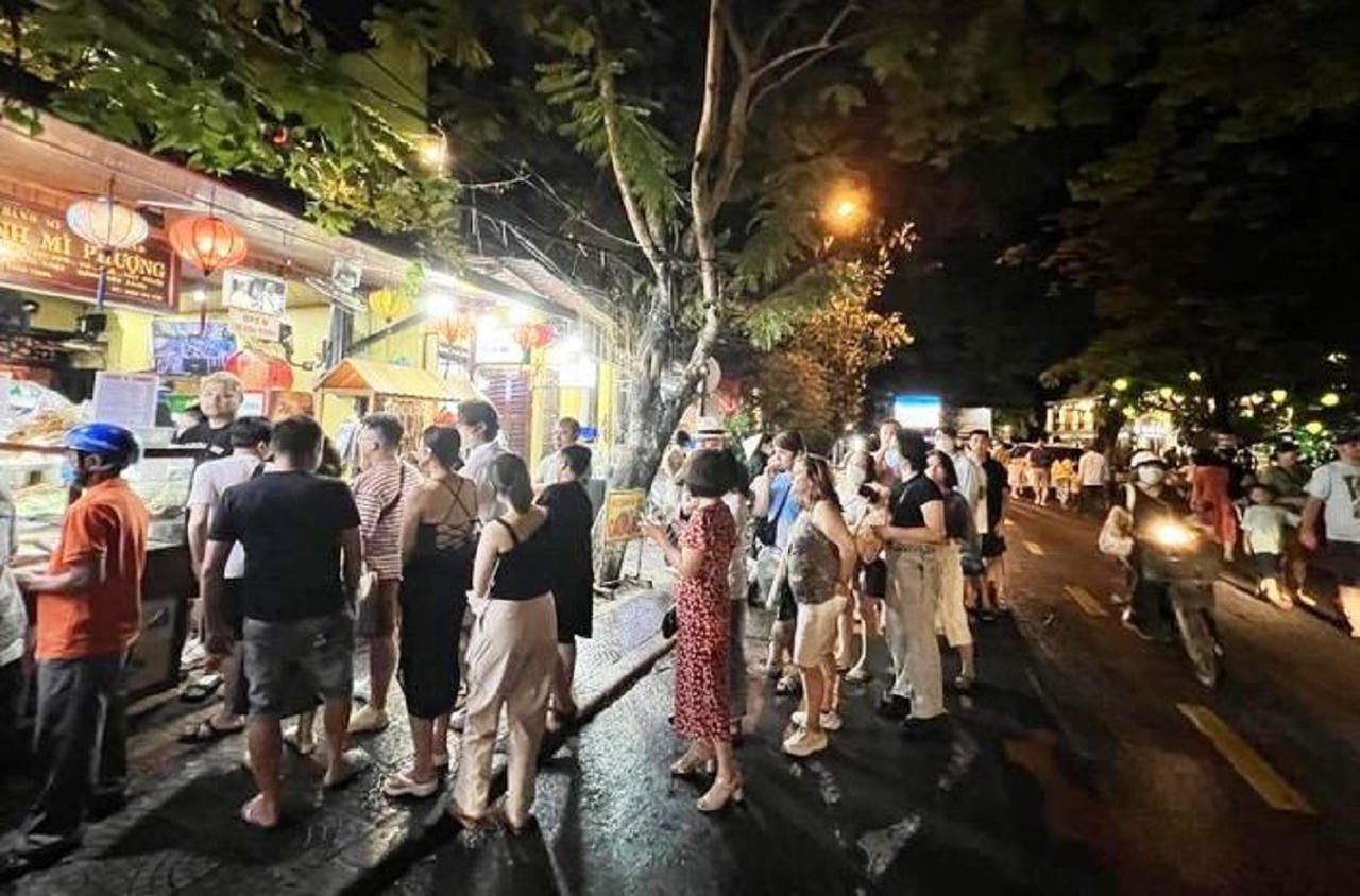 Vụ ngộ độc khi ăn bánh mỳ Phượng ở Hội An: Du lịch Hội An chịu ảnh hưởng lớn